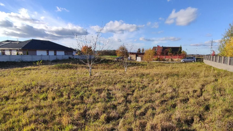 Prodej pozemku 1371m2 Červený Újezd
