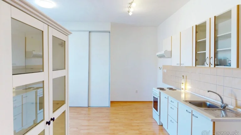 REZERVOVANÉ Menší 2 izb.byt s balkónom SLIAĆ