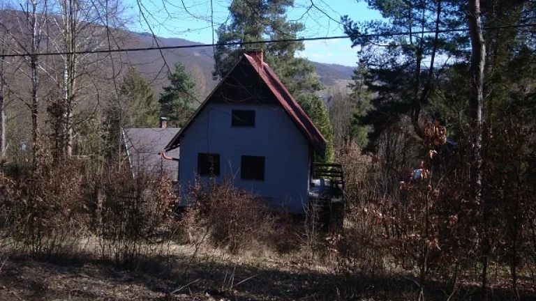 Murovaná chata s pozemkom 912 m2 - VN Ružín