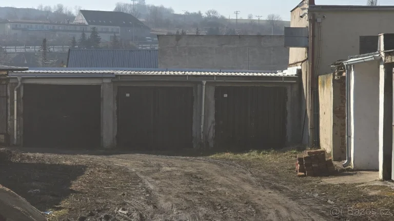 Prodám 3garaze vedle sebe v Obrnicich 70m2
