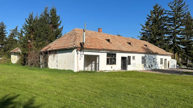 Budova s veľkým potenciálom v centre obce Žihárec