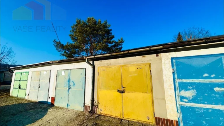 Garáž na predaj-Považská Bystrica