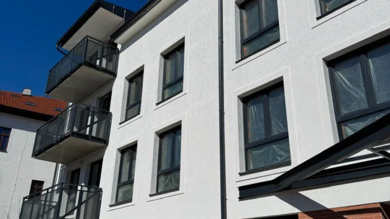 Byty na Hornej - Podkrovný 4-izbový byt v centre Banskej Bys