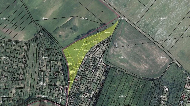 Prodej spoluvlastnického podílu 4526 m2 na pozemcích v k.ú.