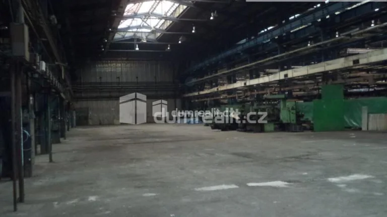 Pronájem haly ke komerčnímu využití 1000-1200m2