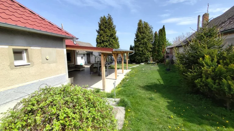 3-izbový čiastočne zrekonštruovaný r.dom v obci Okoč