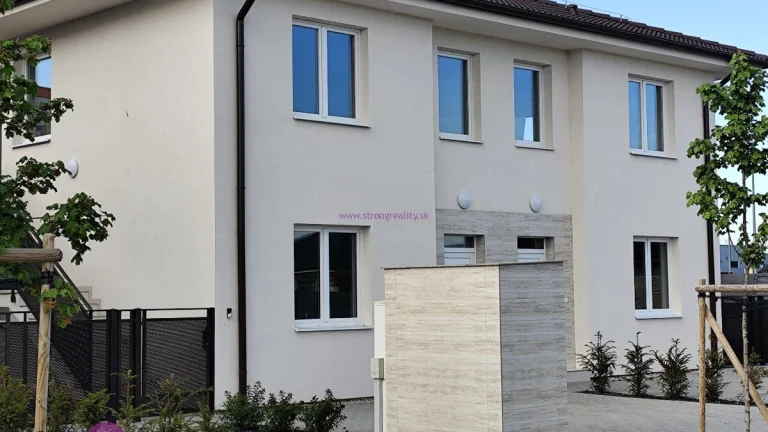 3 izbový byt s 2 parkovacími miestami a záhradkou