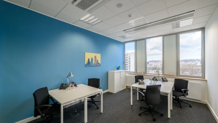 Kancelářské prostory pro 3-4 osobu v Regus River Garden