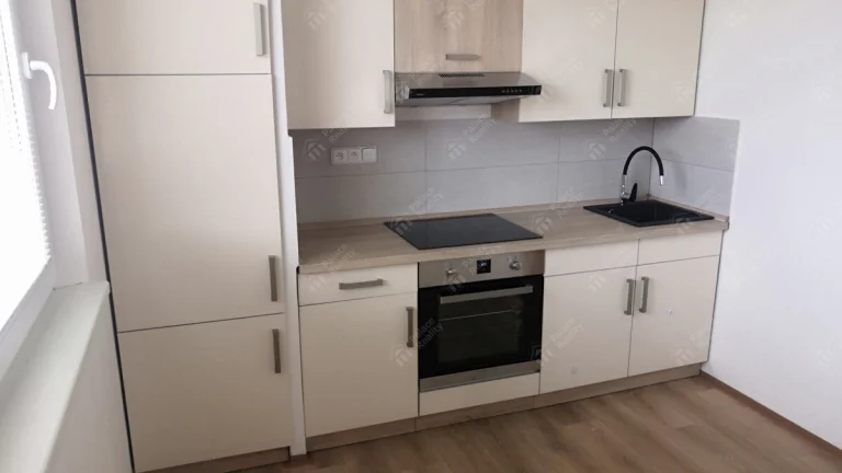 Prostorný byt 3+1 s lodžií - Náchod, ul. Bílá