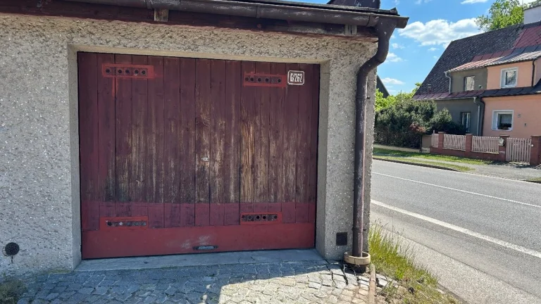Pronajem Garáže Upice, kousek cerpaci stanice , krajní garáž