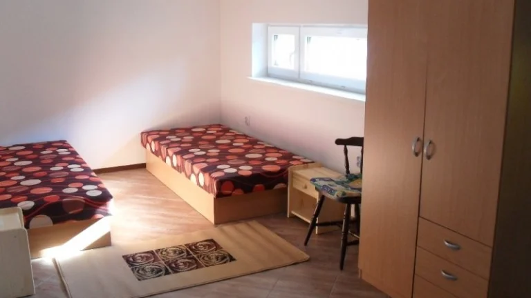 2-POSTEĽOVÁ ZARIADENÁ IZBA NA PRENÁJOM-PREŠOV
