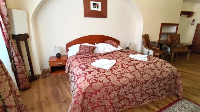 Pronájem, apartmán 4+1, 110 m2, Plzeň - město, ul. Zbrojnick