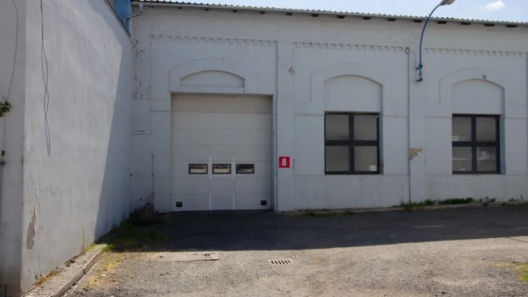 Pronájem komerční haly 275 m² – sklad / výroba, dostupné od