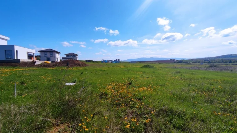 Stavebný pozemok v obci Svinia - 699 m2