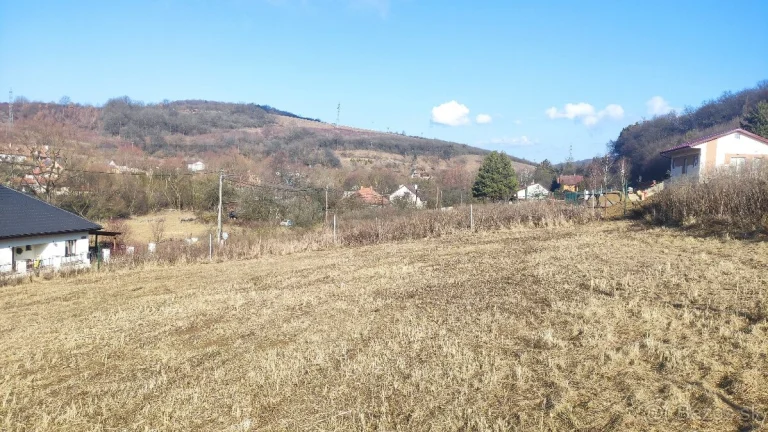 Stavebný pozemok v obci Kanaš - Veľký Šariš - 836 m2
