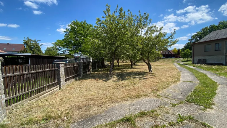 Prodej, stavební pozemek 1.327 m2, Březenec