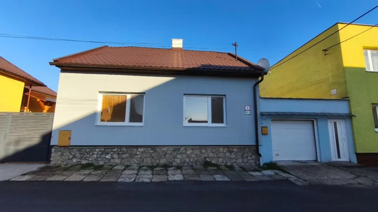 Na predaj rodinný dom pri parku, prístavba, garáž