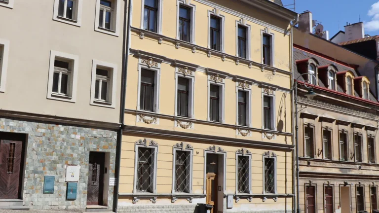 Prodej činžovního domu , 6 x byt, před rekonstrukcí – Karlov