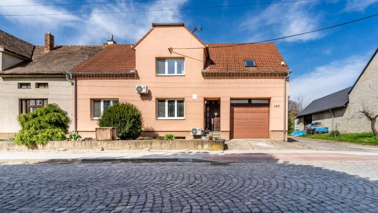 Vícegenerační rodinný dům 6+1 s bazénem