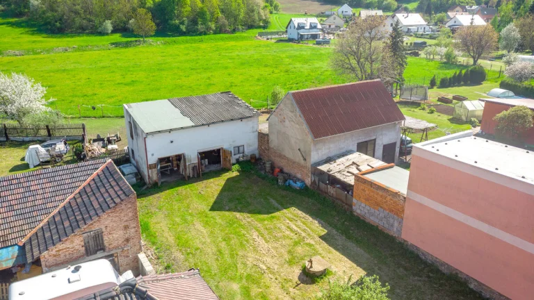 Prodej pozemku se stodolou v obci Rtyně nad Labem