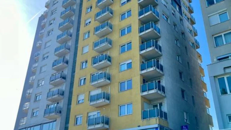 Prenájom 3-izbového bytu s podzemnou garážou – Bratislava, v