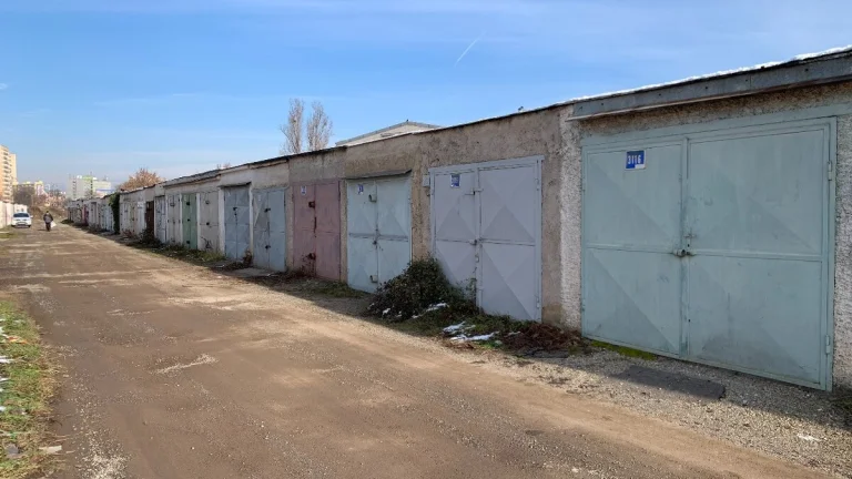 Garáž blízko centra mesta - Juh, Malá stanica Košice