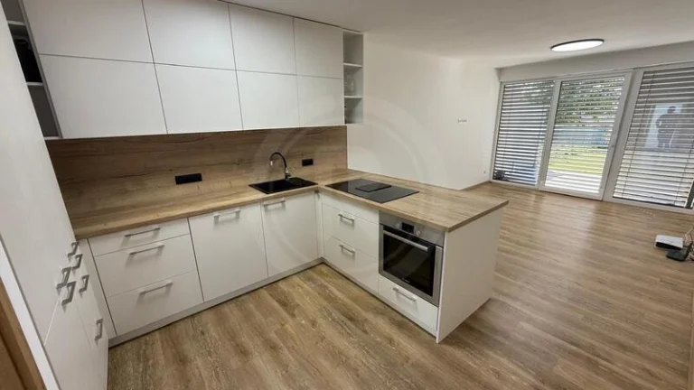 PRONÁJEM ŘADOVÉHO BUNGALOVU 3+KK, PLATANOVÁ, MLADÉ U ČB