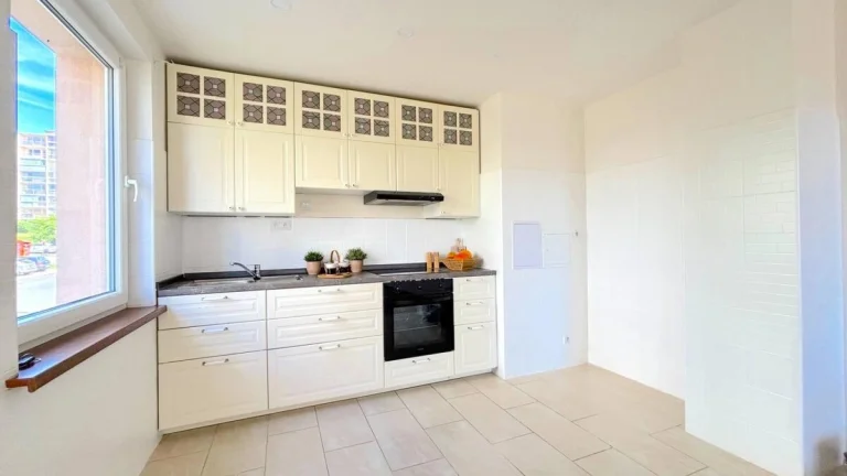 Pronájem bytu po rekonstrukci, 3 + kk, 73 m², Praha 8 - Troj