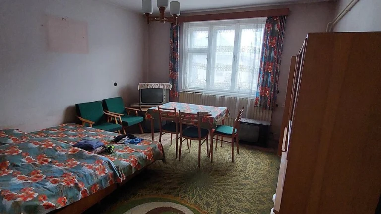 2.izb. Rodinný dom so stolárskou dieľňou v Krajnom