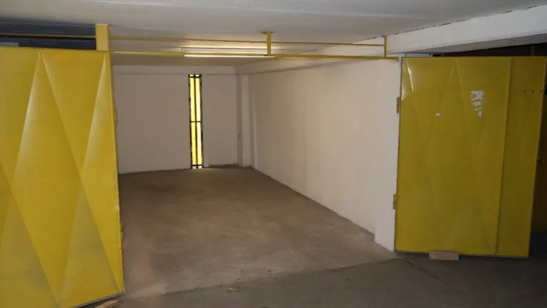 Garáž na pronájem 18m2 na Praze 8 - Ládví