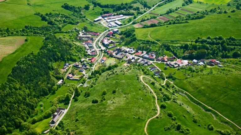 Predaj 24500 m2 pozemkov v katastri obce Oravce