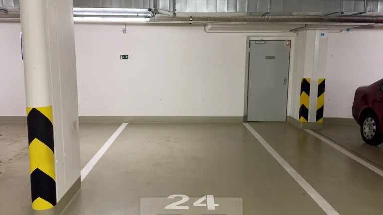 Pronájem garážového stání, 15 m2 - Praha - Třebonice