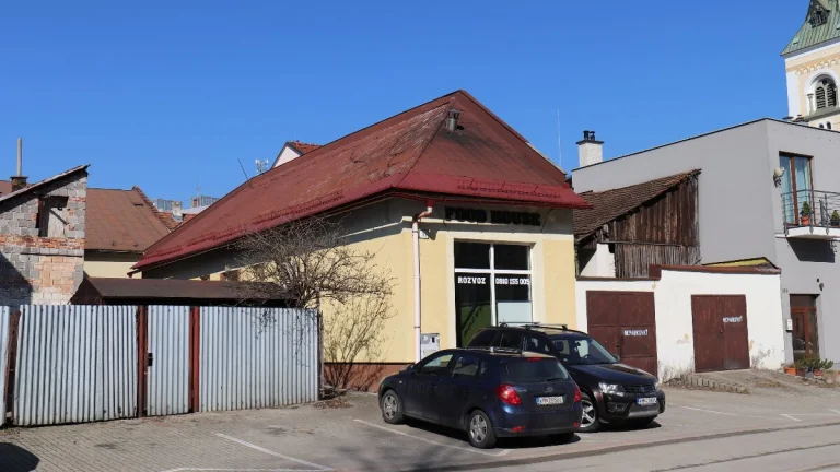 Budova na obchod a služby-Kysucké Nové Mesto-centrum
