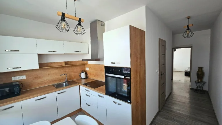 Predám moderný kvalitne zrekonštruovaný 2-iz byt v Leviciach