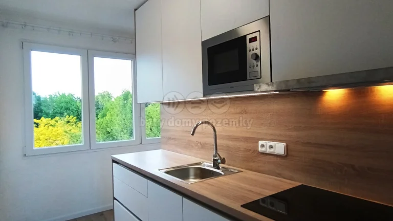 Pronájem bytu 3+1, 56 m², Pardubice, ul. Kosmonautů