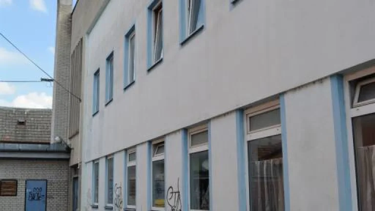 Na predaj budova na komerčné využitie za cenu rodinného domu