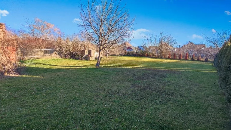 Veľký pozemok pre RD (Sereď)