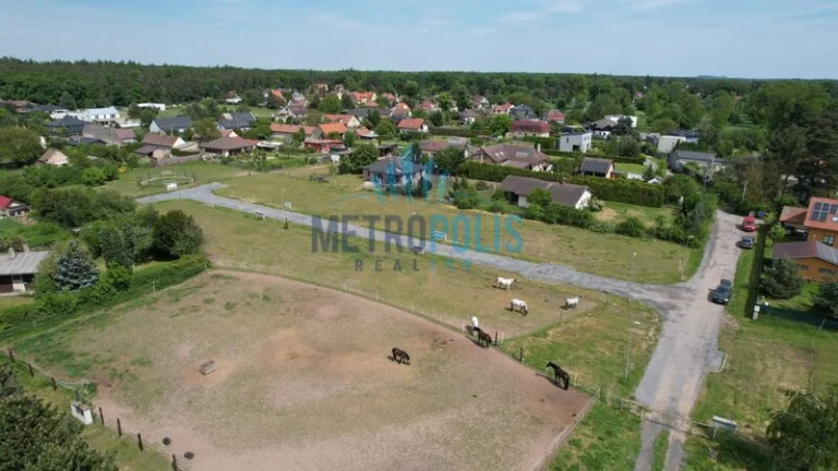 Stavební pozemek v klidné části obce Nový Vestec – ideální m