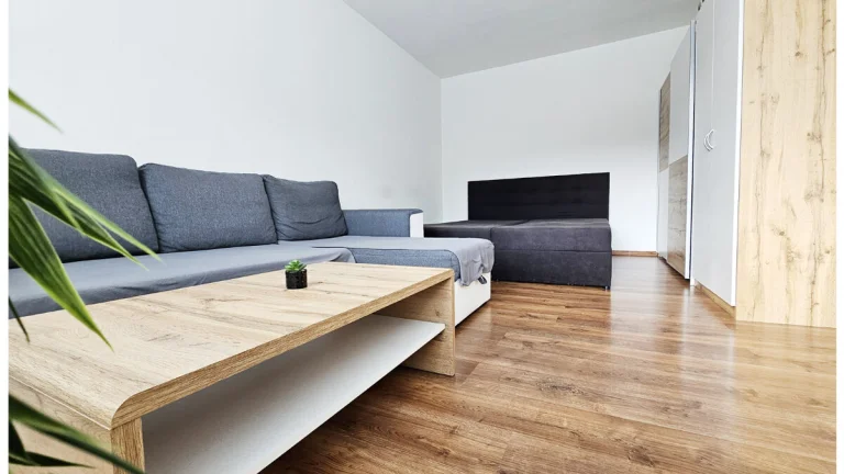 VLKANOVÁ / priestranný 1i byt / 40 m2 / ZARIADENIE
