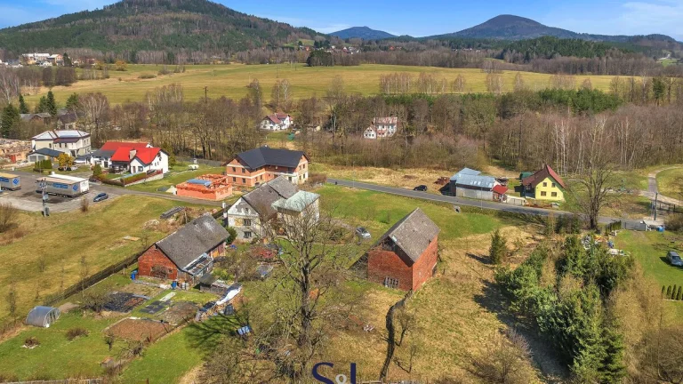 Nabízíme prodej stodoly ve Cvikově, ulice Tovární