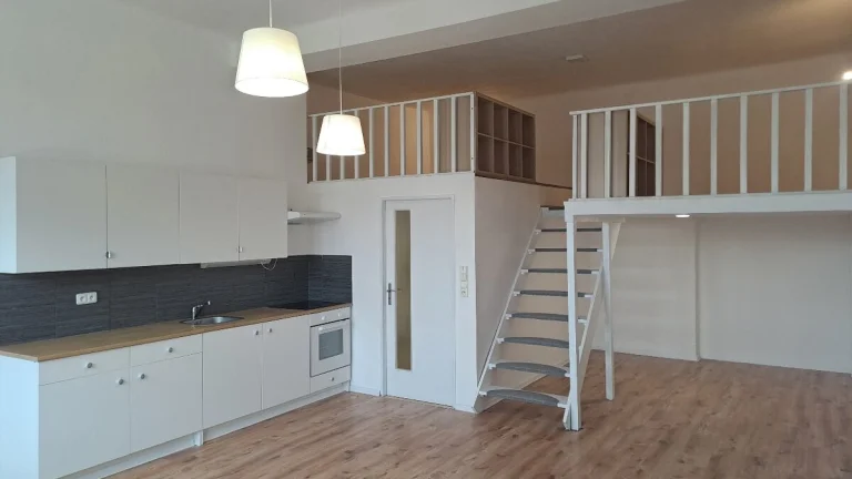 Pronájem bytu v M. Budějovicích 1+kk 50m2+spací patro