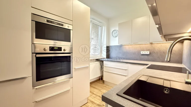 Pronájem bytu 3+1, 90 m², Šonov