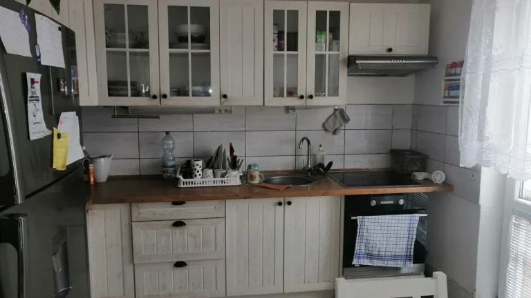 Na predaj poschodový rodinný dom v obci NÝROVCE