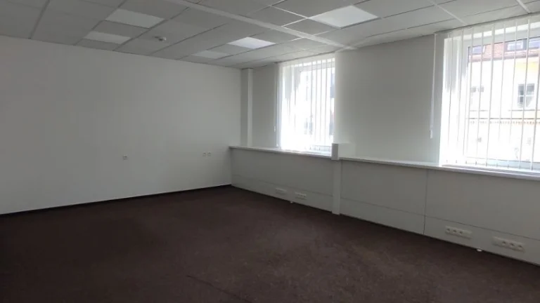 Kancelárie 15-60m2, s možnosťou zasadačky, roh Obchodnej a H