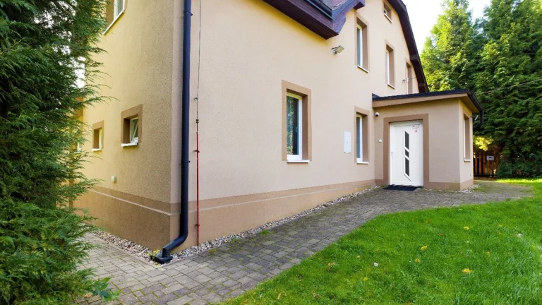 Prodej chaty na pronájem i s profily Airbnb, Booking