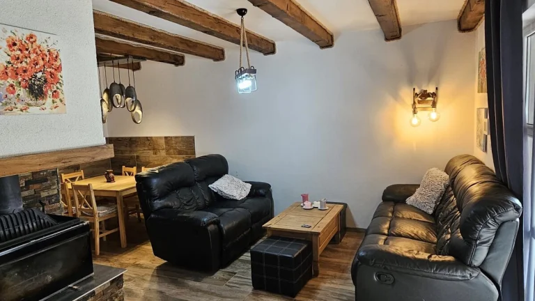 Útulná chata pri Vinnom jazere – ideálne miesto na relax pre