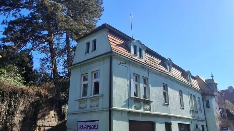 Dům v Liběcově s 2+1, 1+KK, prodejnou a podkrovím k vestavbě