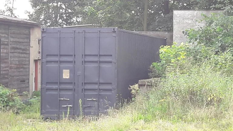 Pronajmu velký lodní kontejner
