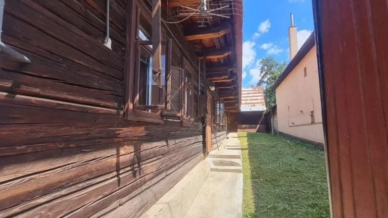VÝRAZNE ZNÍŽENÁ CENA DREVENICA /NA LV RODINNÝ DOM/ HEĽPA H