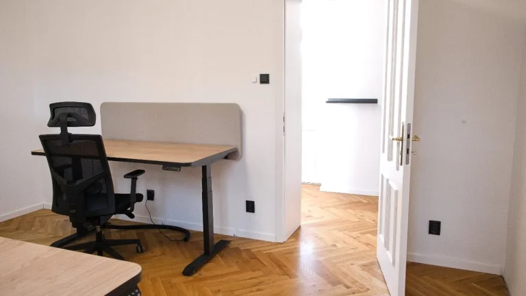 Pronájem kanceláře se zázemím (54 m²)